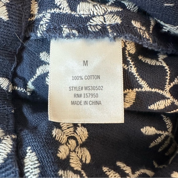 Francesca's Women’s Floral Navy Blue White Shorts Size: Medium  NWT - Picture 11 of 13